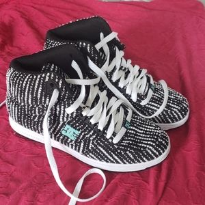 [SALE] Black white striped DC skater size 7.5 NWOT